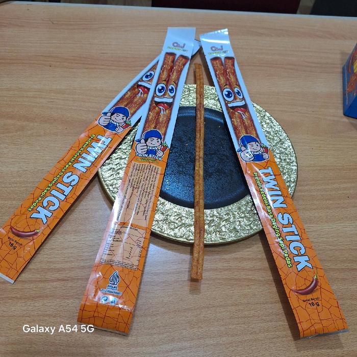 

Snack Kembang Tahu Twin Stick (1 Box @ 20 Bks) C&J Snack Rasa Daging Sapi Pedas Bpom. Food