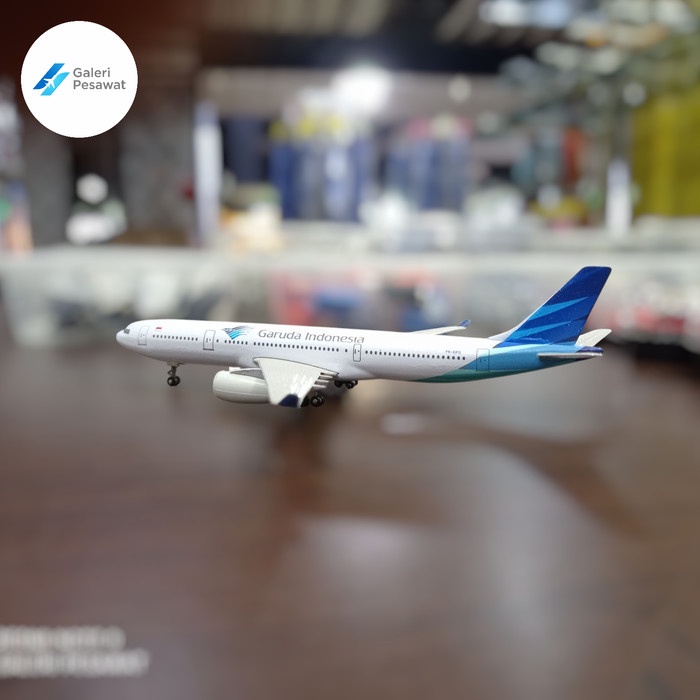 SALE MINIATUR/REPLIKA PESAWAT GARUDA INDONESIA A330-200 1:400 READY