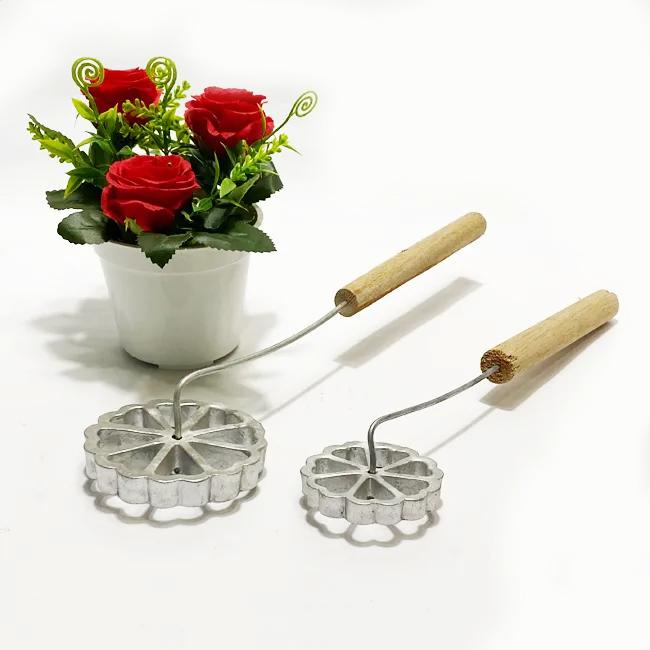 

Cetakan Kue Kembang Goyang Diameter 6 & 7Cm Anti Lengket Aluminium Kayu Kuning