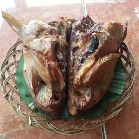 

Frozen kepala ikan manyung asap khas jawa tengah ndas iwak mayung