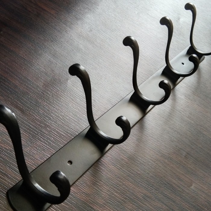 GANTUNGAN BAJU KAMAR MANDI. KAPSTOK. HANGER