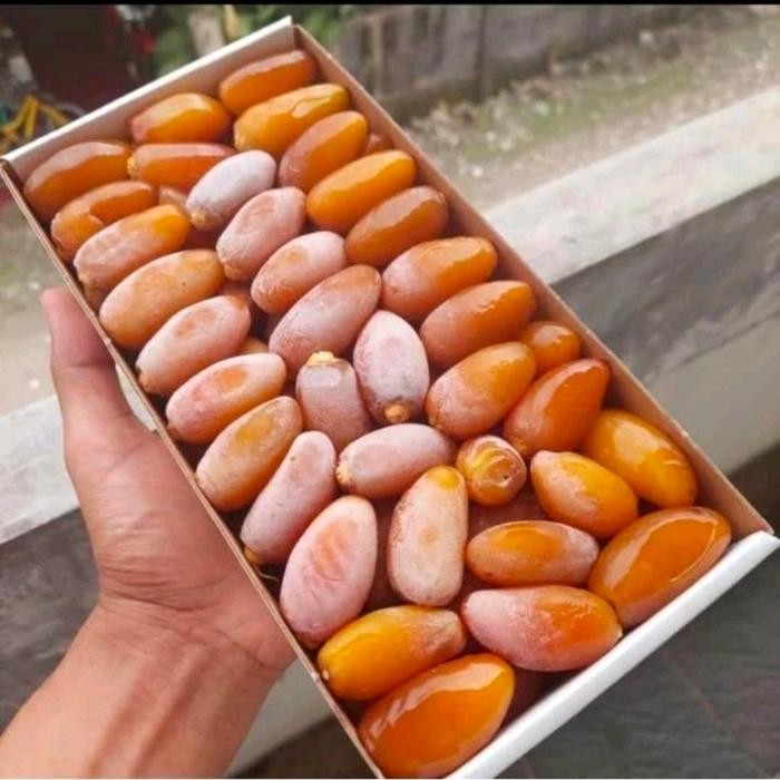 

BisaInstan- Kurma Rutob Libya 1 Kg / Ruthob Libia / fresh