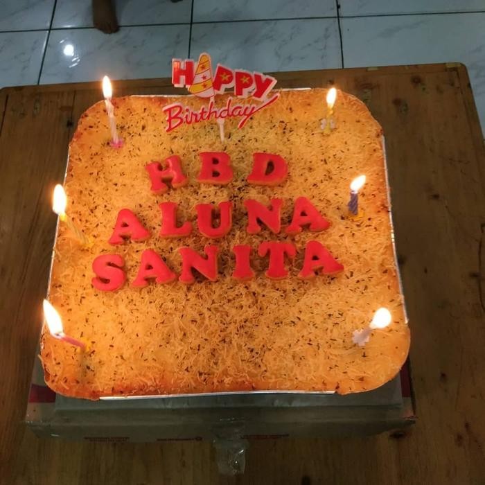 

NewZbgt- Makaroni Scotel bday cake