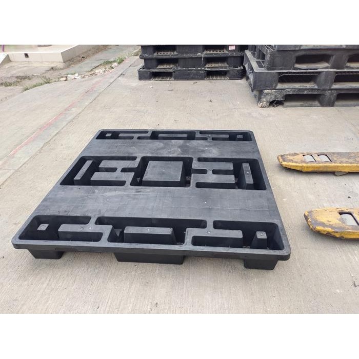

TERLARIS PALET PLASTIK BEKAS 105X105X15CM