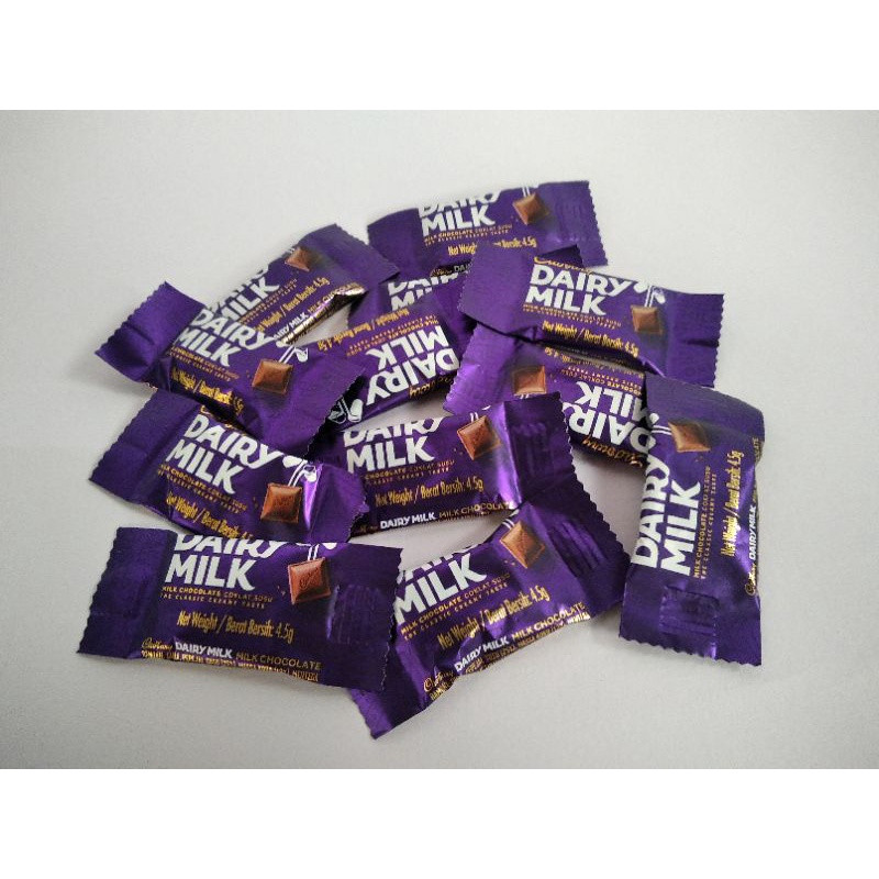 

Cemal Cemil Makyus Cadbury Sharebag 81Gr Isi 18 Pcs Malaysia, Cadbury Dairy Milk Sharebag 81 Gram