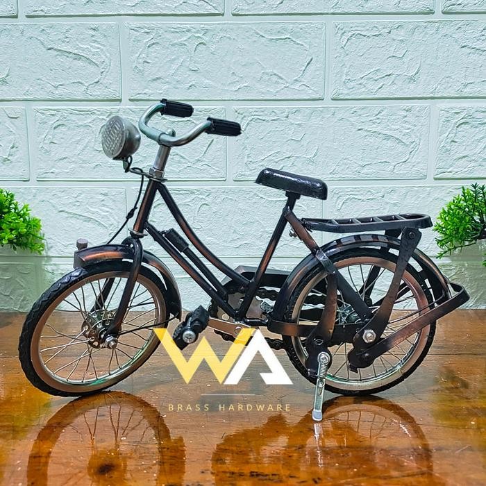 Miniatur Sepeda Onthel Cewek / Miniatur Sepeda Jawa - Sepeda Onthel