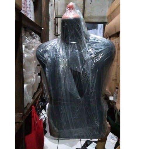 Patung dm jas cowok hitam