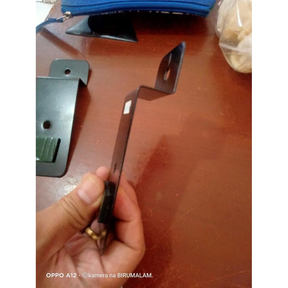 Breket Dudukan Tonjoloan Plat Nomor Mobil