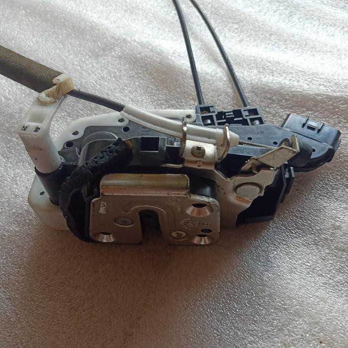Door Lock Assy Pintu Depan Kanan Mobil Nissan Extrail T31,T32 Original
