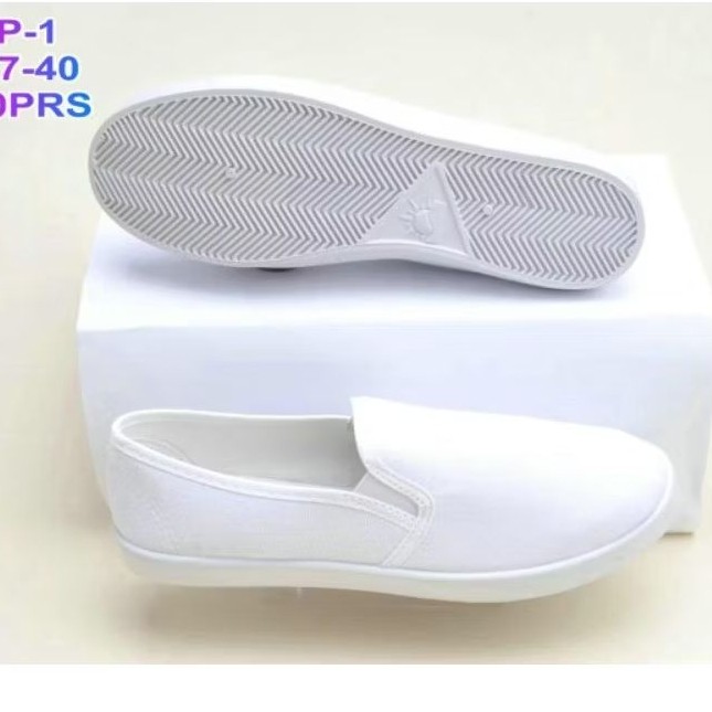 Sepatu Wanita Putih s Dan Hitam s Tanpa Tali / Sepatu Haji Bahan