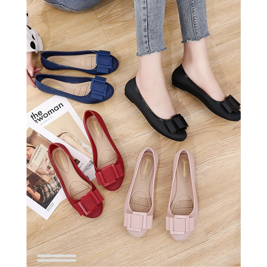 Sepatu Flat Shoes Wanita Sepatu Wedges Slip On Kerja Bahan Jelly SP072