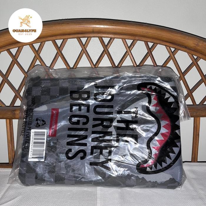 Tas clutch / genggam sprayground original