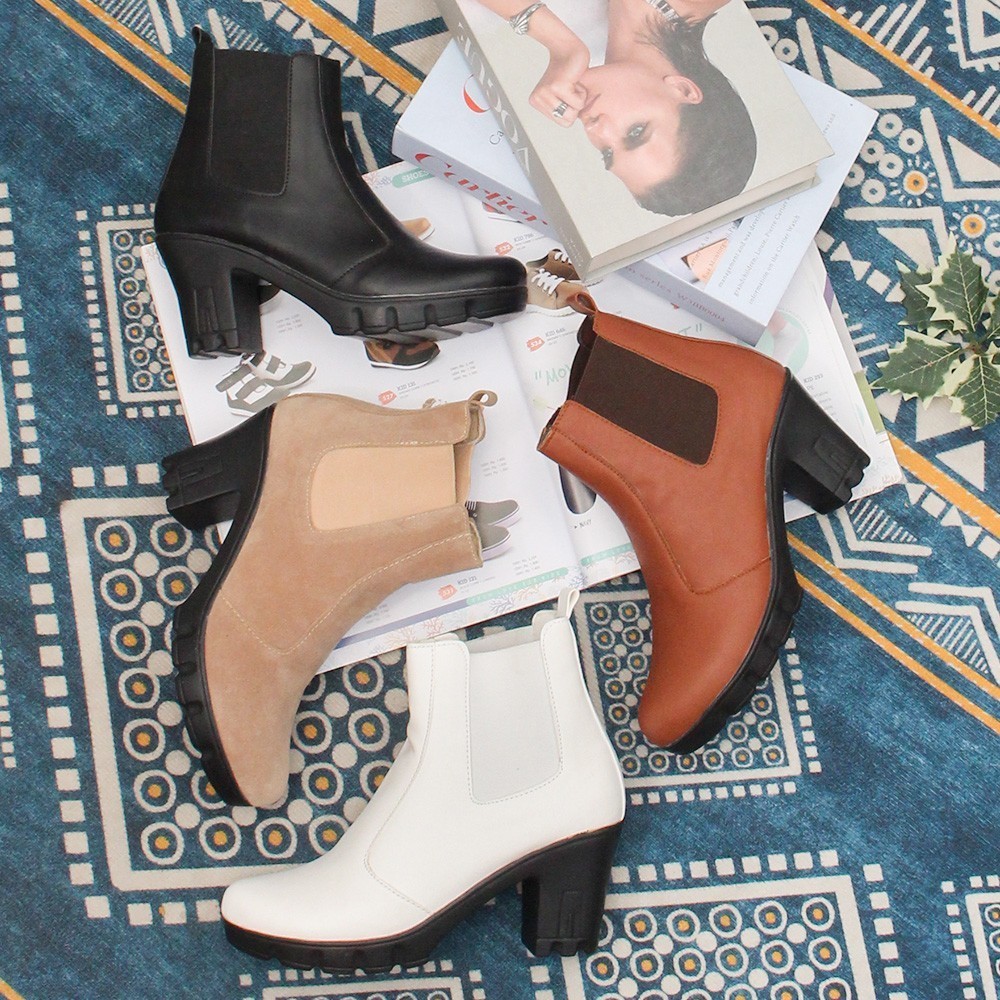 Hertz - Sepatu Boots Wanita V 3371 Heels Wanita Trendi Berkualitas Warna Hitam