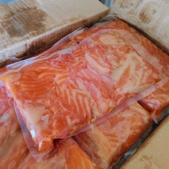 

PastiFreShNya- tetelan salmon tanpa tulang 1kg