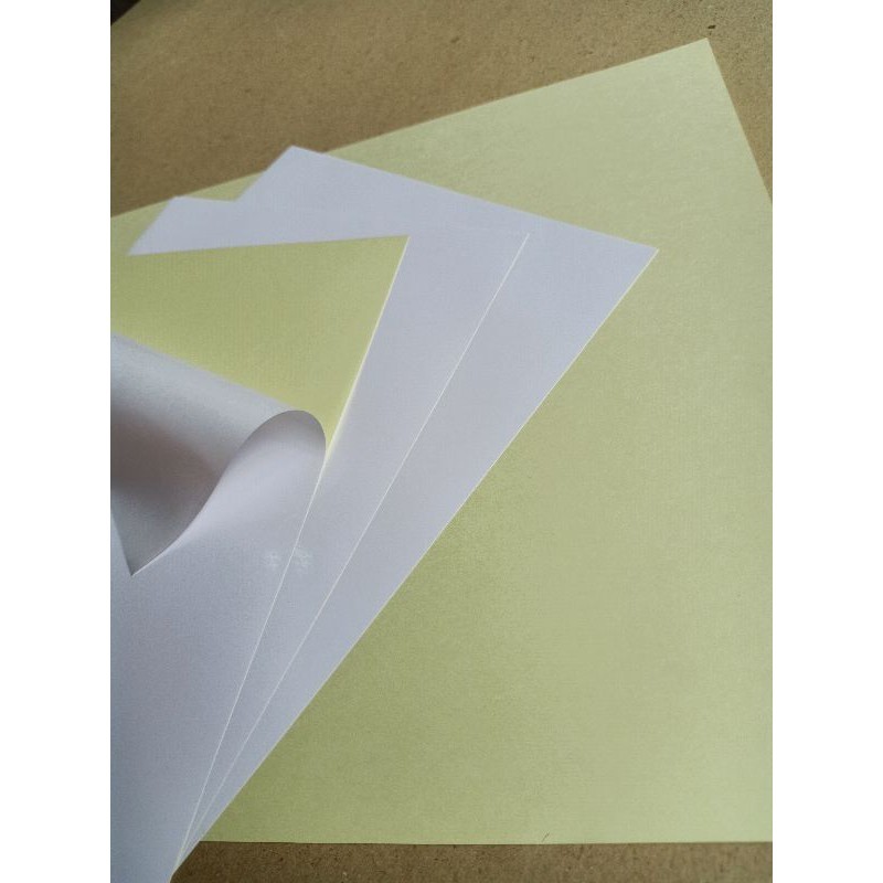 

( 50 Lembar ) Stiker Cromo Lintex Ukuran A3+ / 32 cm X 48,3 cm