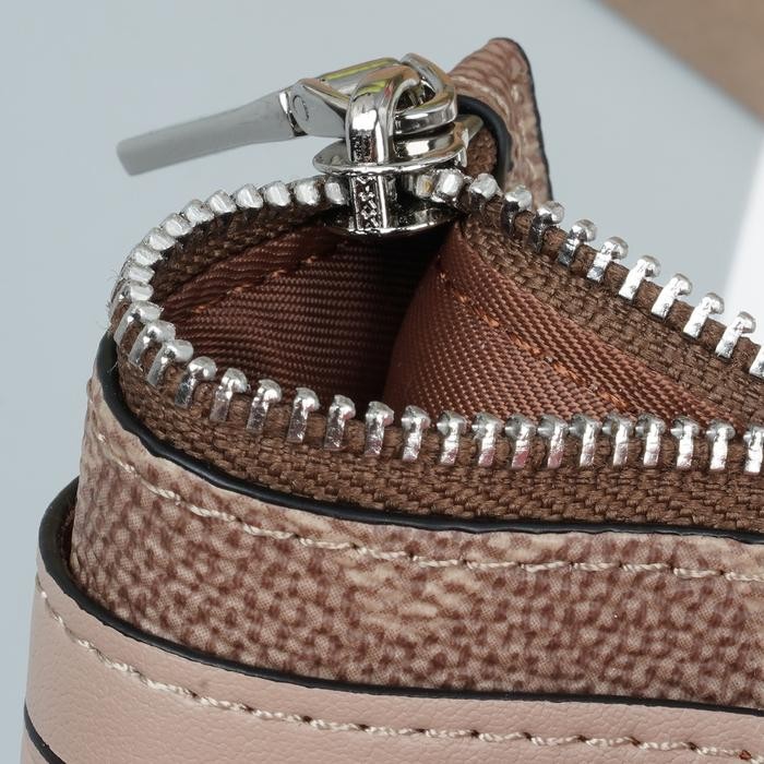 

Coach Card Holder In signature Canvas