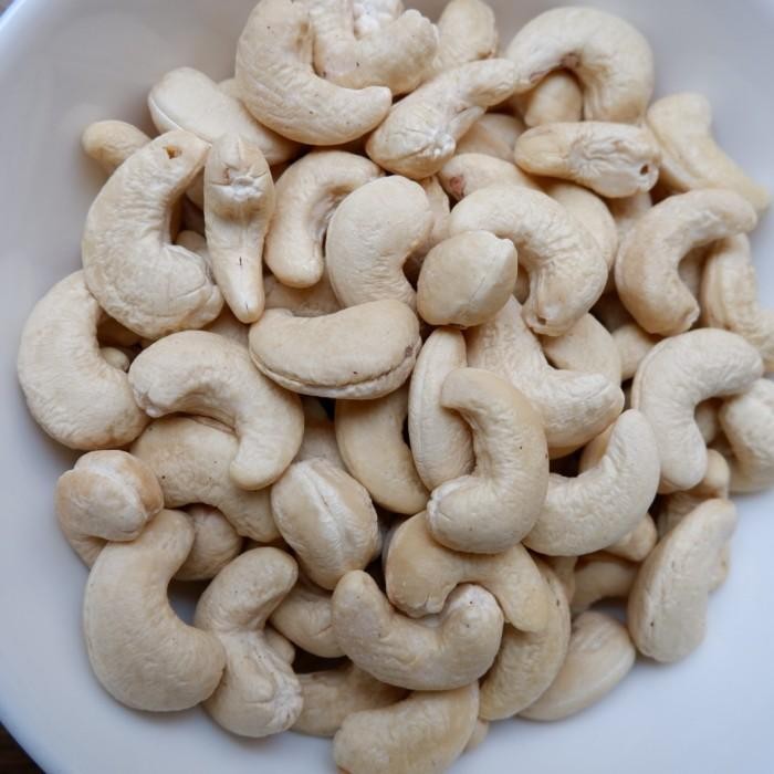 

Kacang Mede Kacang Mete Super Mentah 1 kg Wonogiri Terlaris