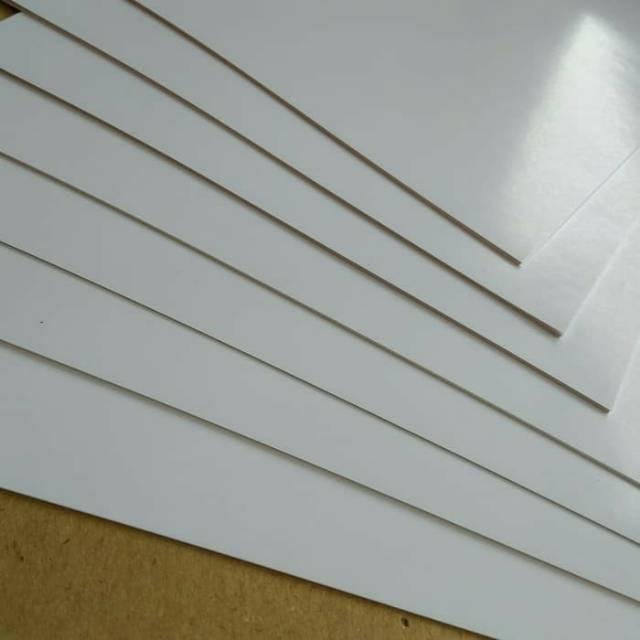 

( 100 Lembar ) Kertas Art Carton 210 Gsm / Karton Glossy Uk Plano 65 cm X 100 cm