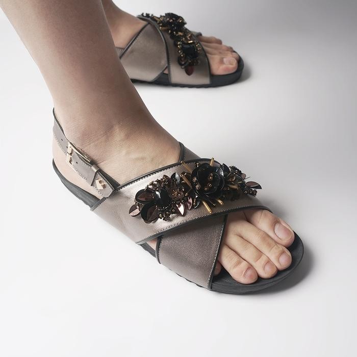 Pvra Sandal Wanita Cavvami Bronze Black