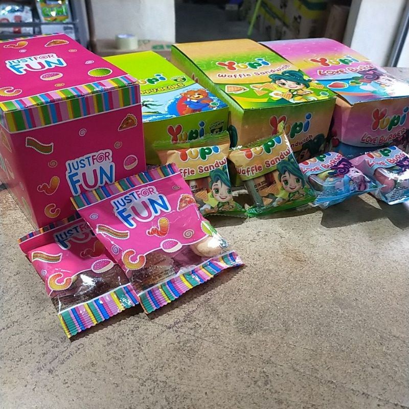 

Yupi 12gram Perpak Isi 12 Pcs