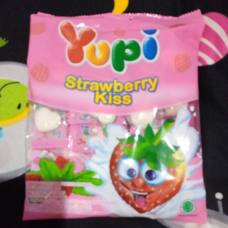 

Permen Yupi Strawberry Kiss Bag isi 50 Pcs