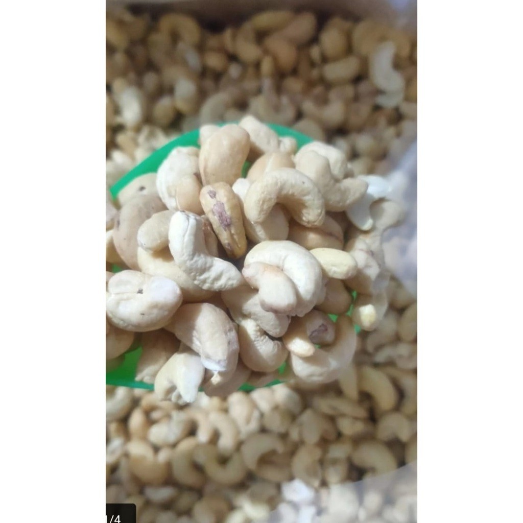 

100gr Kacang Mede Sulawesi - Mentah dg Varian Besar-Sedang - Sedang - Utuh 3/4 - Belah 2