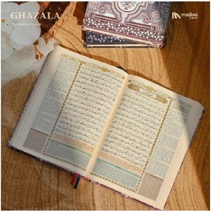 

TERBARU!!! ALQURAN SEDANG TERJEMAH TERJEMAHAN TAJWID WARNA HARD COVER KLASIK UNTUK WANITA CANTIK