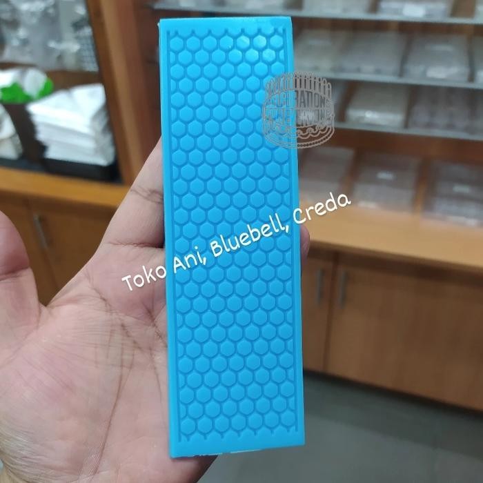 

SILICONE LACE MAT HONEY COMB 17 X 5 CM H 2MM ( OVEN SAFE MAX 180 DERAJAT CELCIUS )