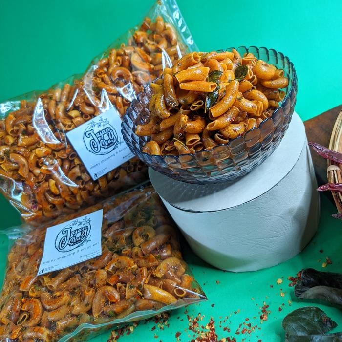 

CEMILAN MURAH / MAKARONI CIKRUH 1kg / MAKARONI PEDAS DAUN JERUK