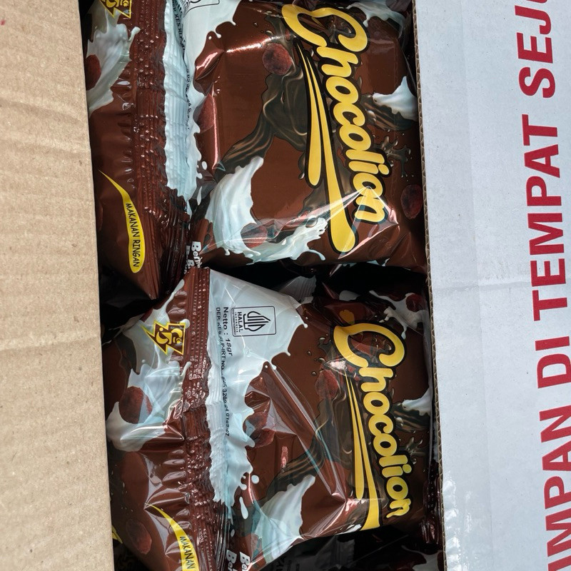 

Andrianbijaksana Chiki Ciki Snack Chocolion Billion Berhadiah Per 10Pcs