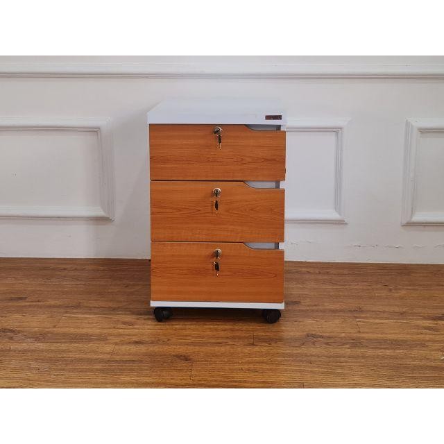 MEJA NAKAS LACI PAKAI KUNCI Furniture Roda