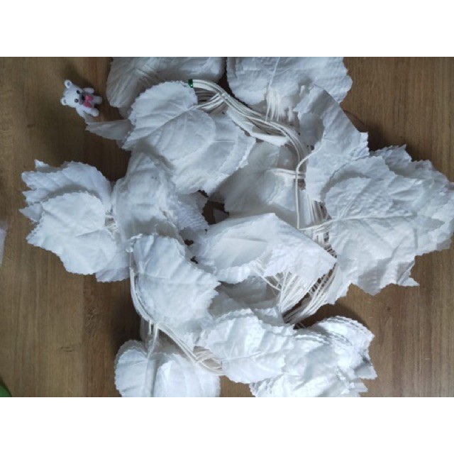 Daun Anggur Rambat Putih / Daun artifical / Daun Dekorasi / Daun plastik / DD-04 / lusin