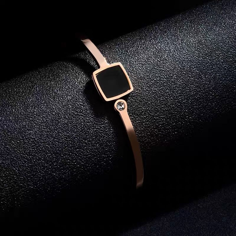 set gelang dan cincin kotak hitam permata 1 titanium