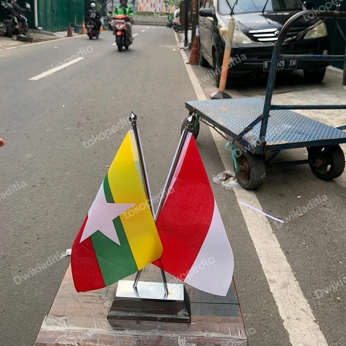 

Flagers - Bendera Negara Meja Tiang Steinless Silang
