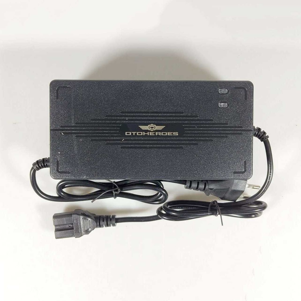 

Pengisi Daya Baterai Sepeda Listrik Pengisi Daya Baterai Portabel Electric Bike Battery Charger Portable Battery Charger Warna Hitam Tegangan 48V 20Ah