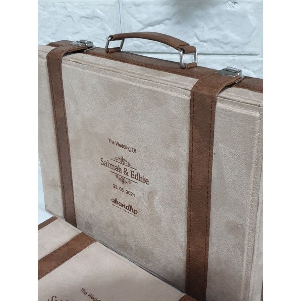 RB22 Album foto kolase mewah ,free jasa kolase isi 80 sd 100 foto , free grafir laser nama pengantin