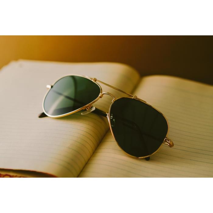 The Pilot dan Lensa Essilor Transition New Generation