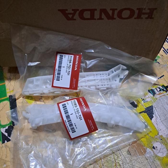 BREKET BUMPER DEPAN BRIO MOBILIO