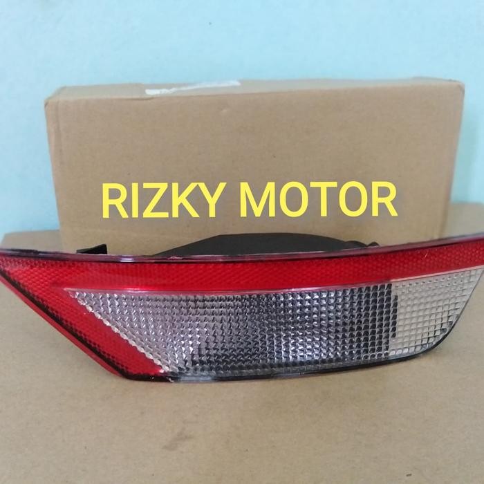 Lampu Reflektor Bumper Belakang Kanan Ford Focus