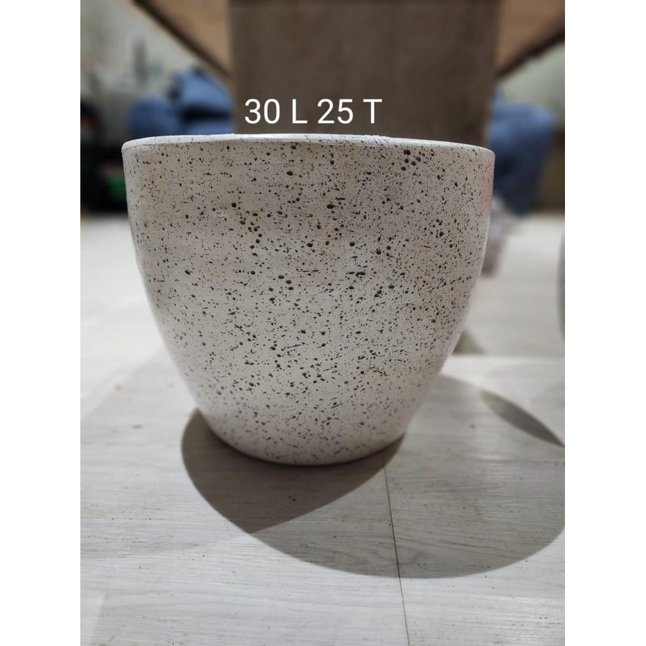pot tanaman tanah liat ukuran diameter besar