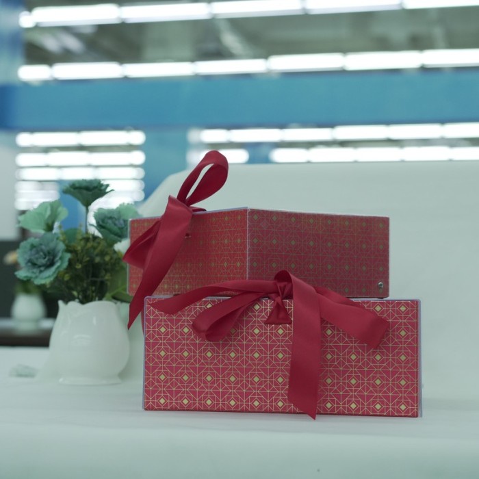 

Hard Box/Gift Box/Box Pita/Box Hias Pita Mewah Tutup Transparan-Red