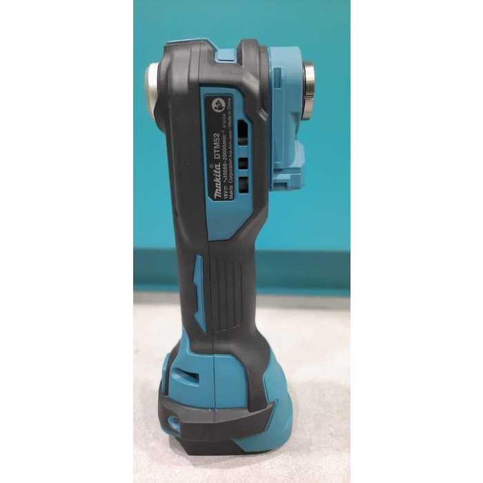 TERLARIS mesin multi oskilasi cordless makita DTM52Z