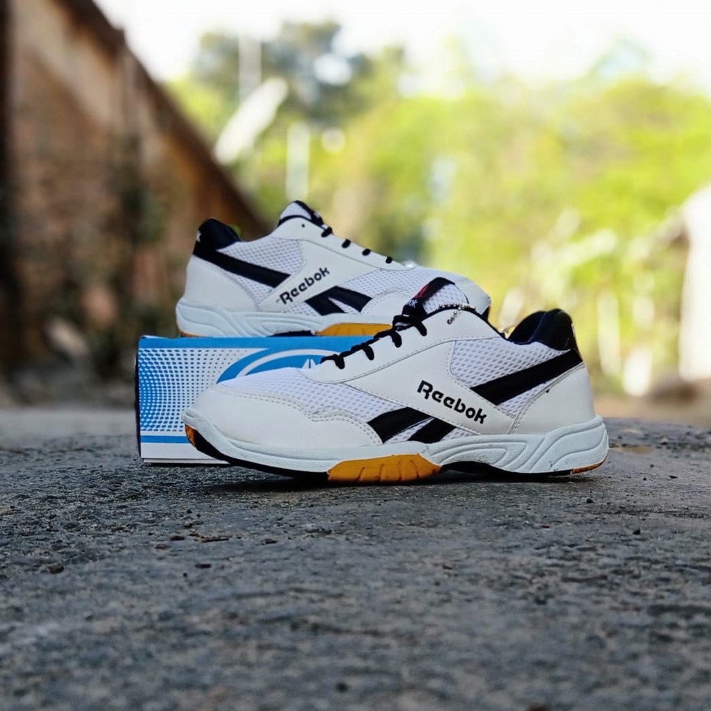 Diskon Spesial  Sepatu Reebok Vr3 New Edition Sepatu Badminton Sepatu Voly