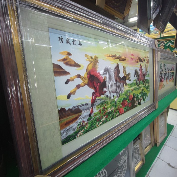 Lukisan Kuda Berlari 8 Ekor Sulam Fengshui