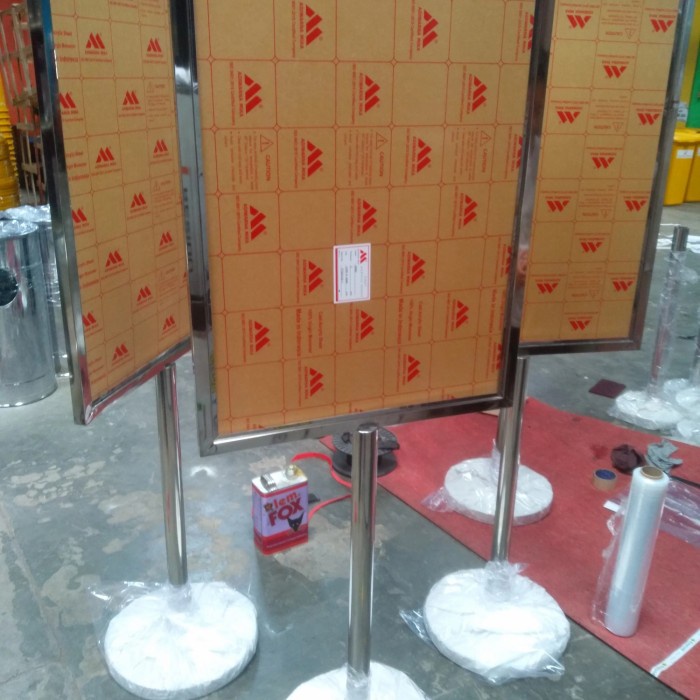 

standing display stainless/ standing poster A1