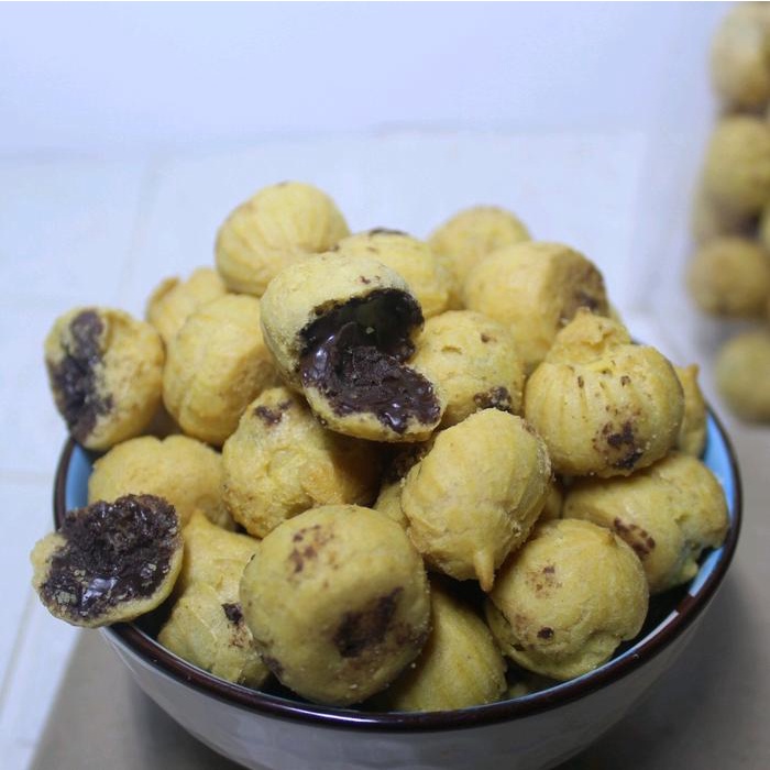 

terbaru !!! soes coklat lumer didalam camilan coklat chocolate food ready