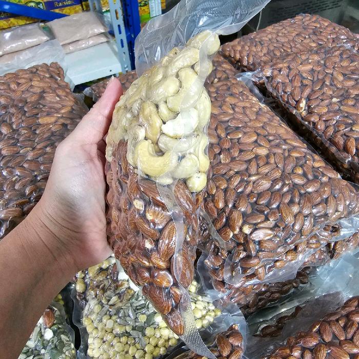 

terbaru !!! kacang mix almond dan mede 250gr ready