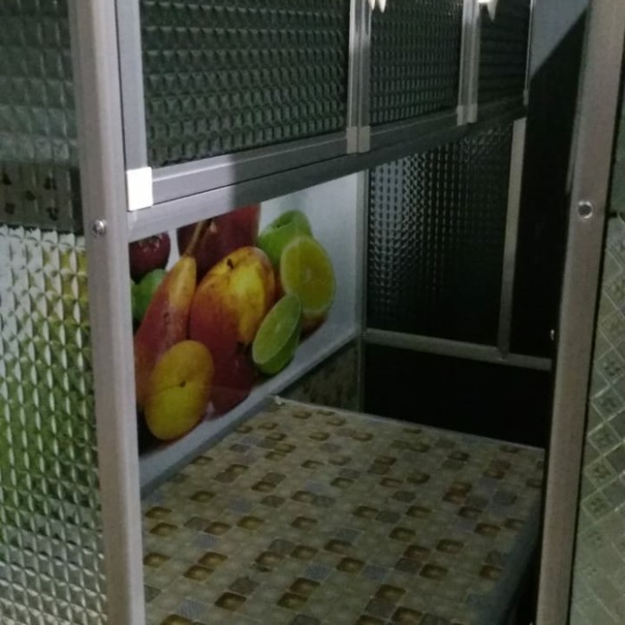 Lemari Rak Piring Kaca Alumunium 3 Pintu Lemari Dapur Bandung