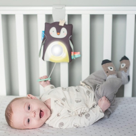 BARANG TERLARIS Taf Toys Prince the Penguin Baby Soother - Lampu dan Melody Tidur Anak