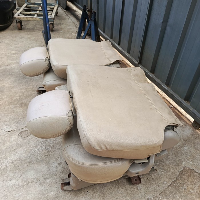 Sepasang Jok / Kursi Belakang Baris Ke 2 Bekas Mobil Suzuki Escudo Xl7 Copotan 2Nd